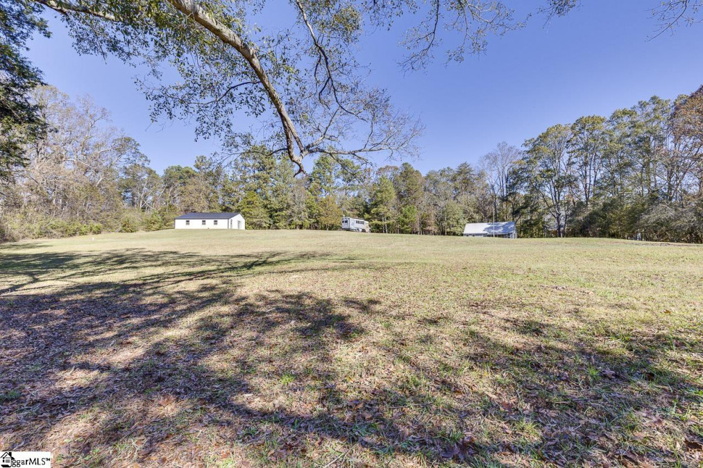 492 Edgewater  Woodruff, SC 29388