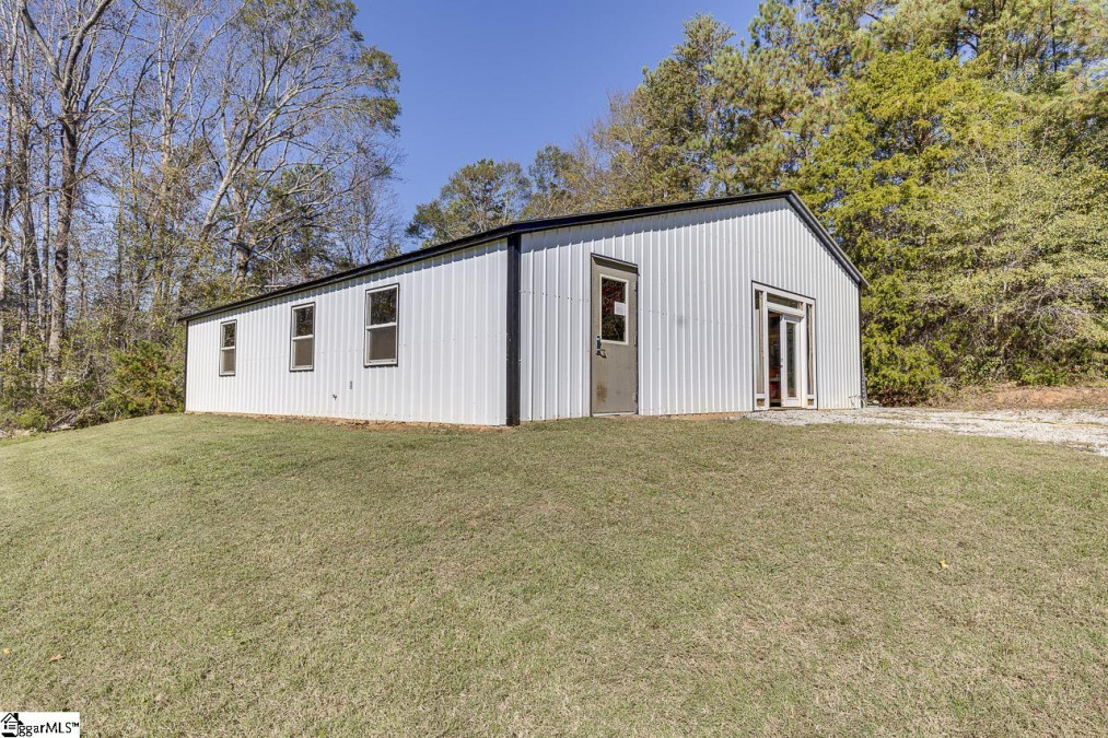 492 Edgewater  Woodruff, SC 29388