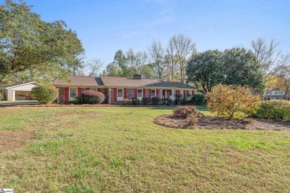 102 Hillpine  Simpsonville, SC 29681