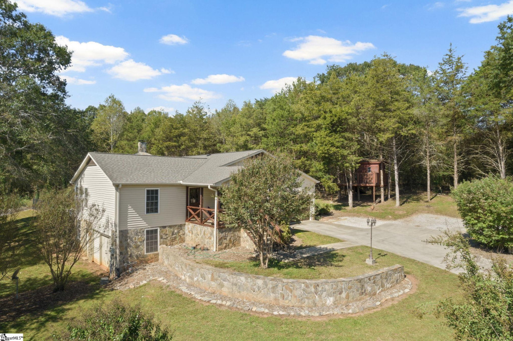 547 Crest  Easley, SC 29640