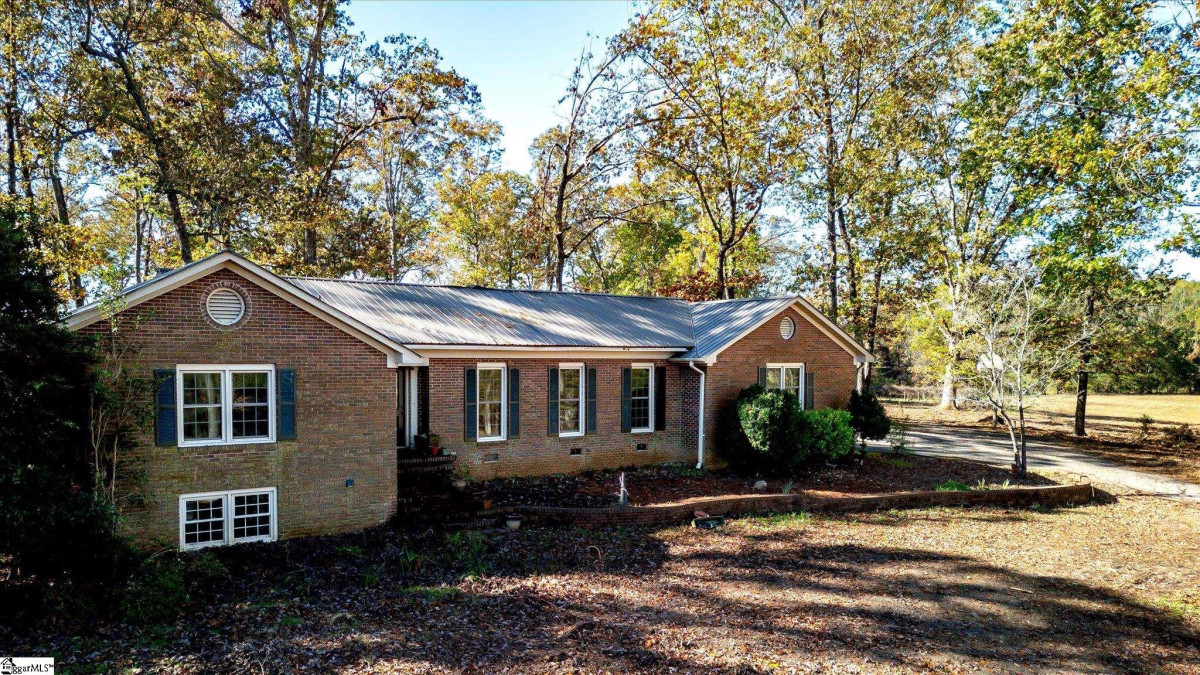 125 Wren School Piedmont, SC 29673