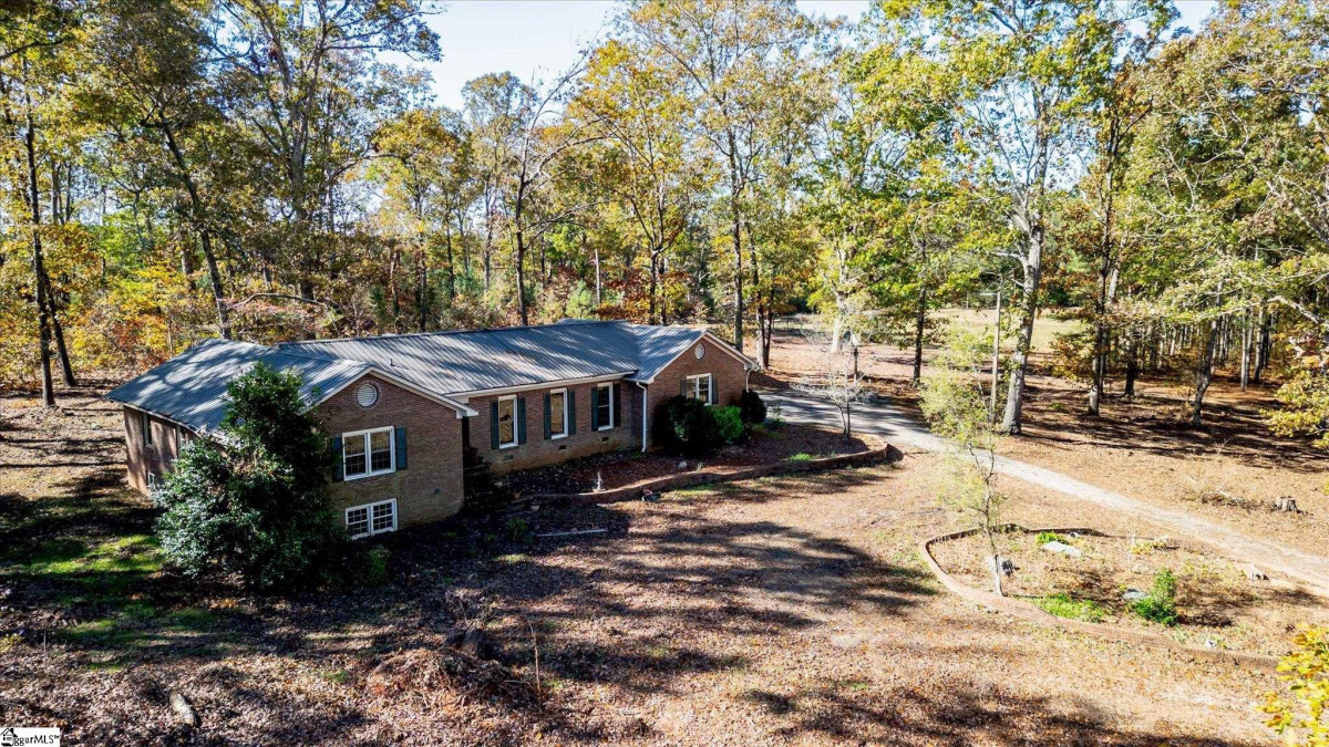 125 Wren School Piedmont, SC 29673