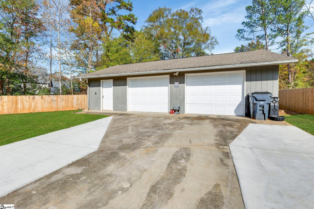 304 Huntington  Easley, SC 29642