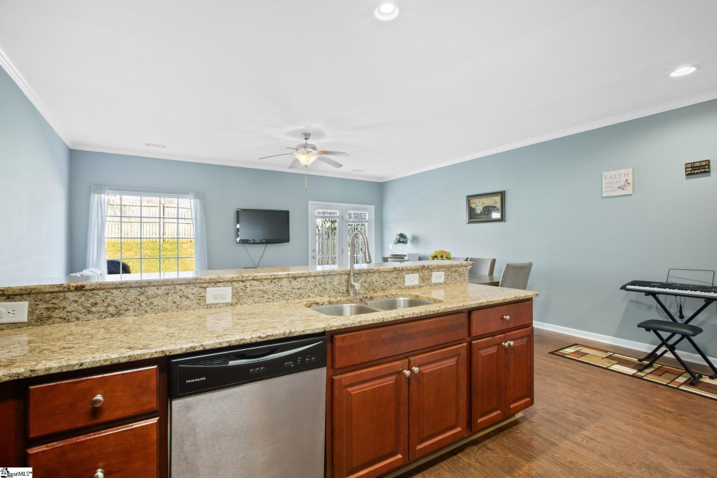 215 Shady Grv Simpsonville, SC 29681