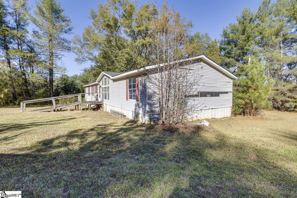 2962 Dacusville  Easley, SC 29640