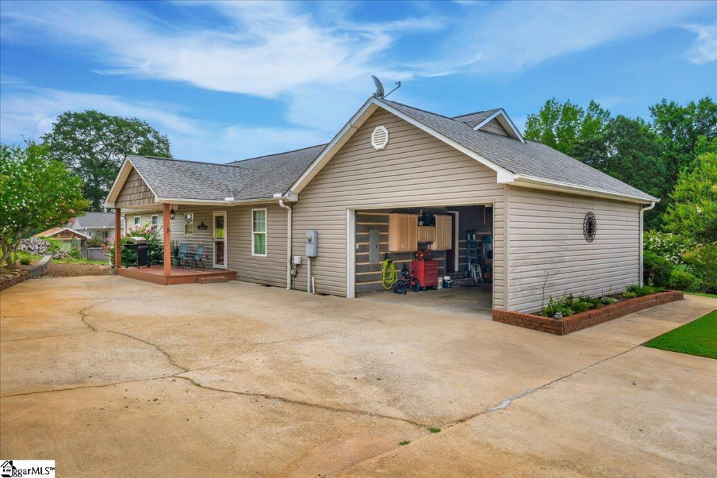 1622 Walhalla  Pickens, SC 29671-9681