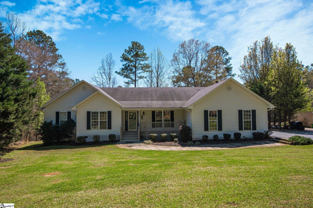 108 Commodore E Cross Hill, SC 29332