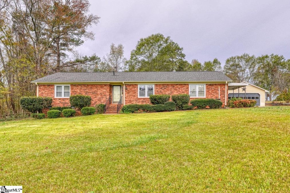 579 Old Georgia Moore, SC 29369