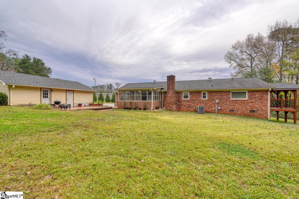 579 Old Georgia Moore, SC 29369