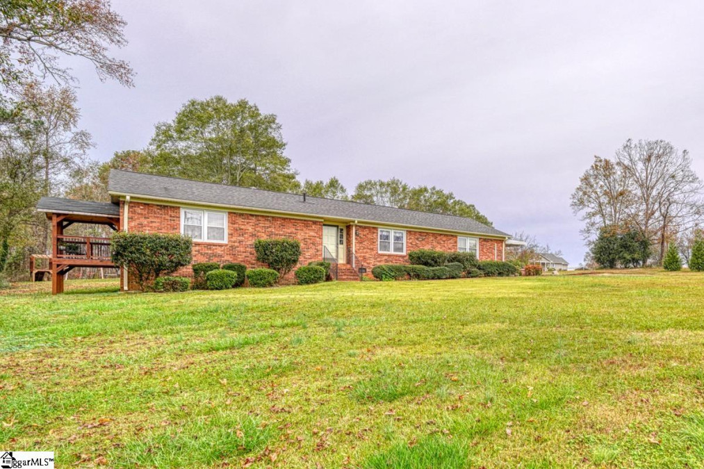 579 Old Georgia Moore, SC 29369