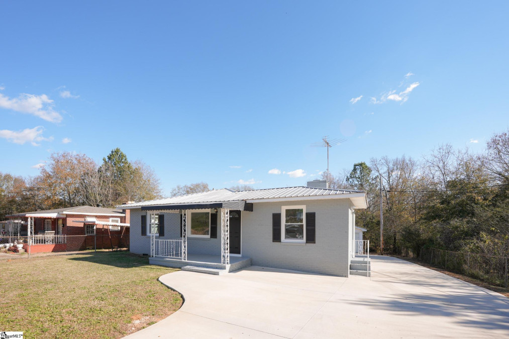 287 Houston  Laurens, SC 29360