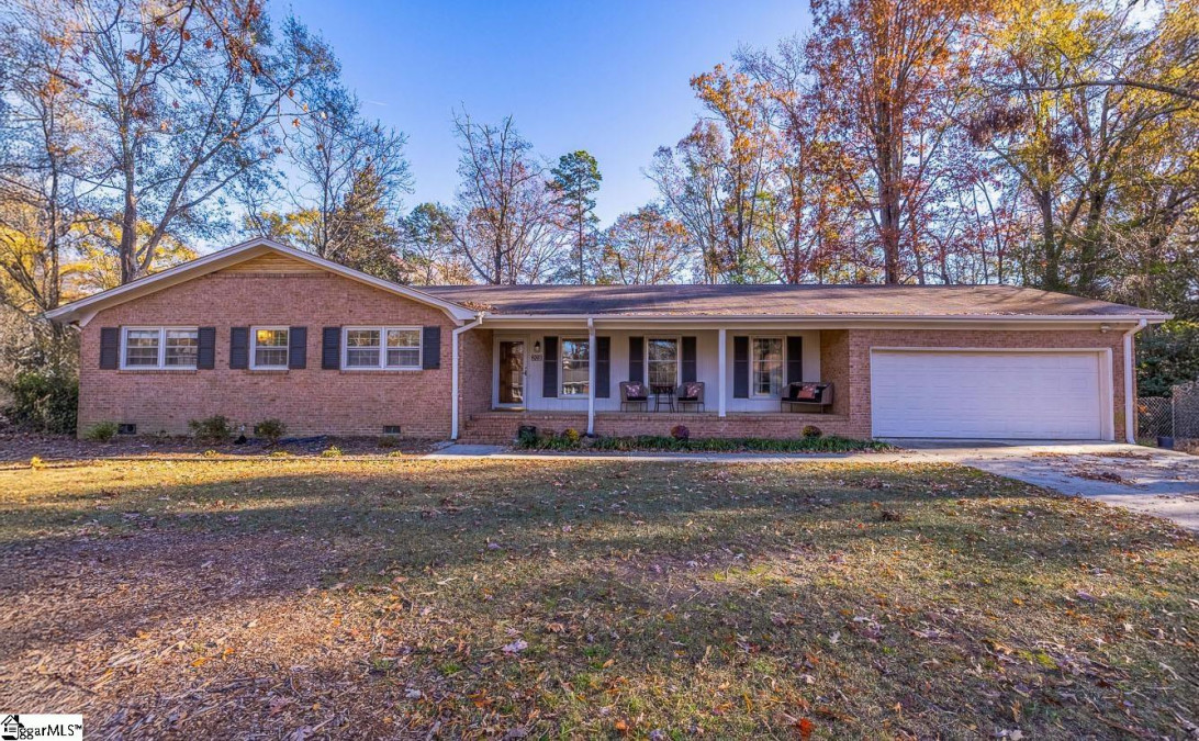 203 Fernwood W Simpsonville, SC 29681