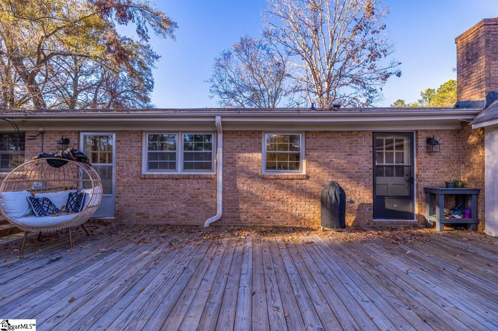 203 Fernwood W Simpsonville, SC 29681