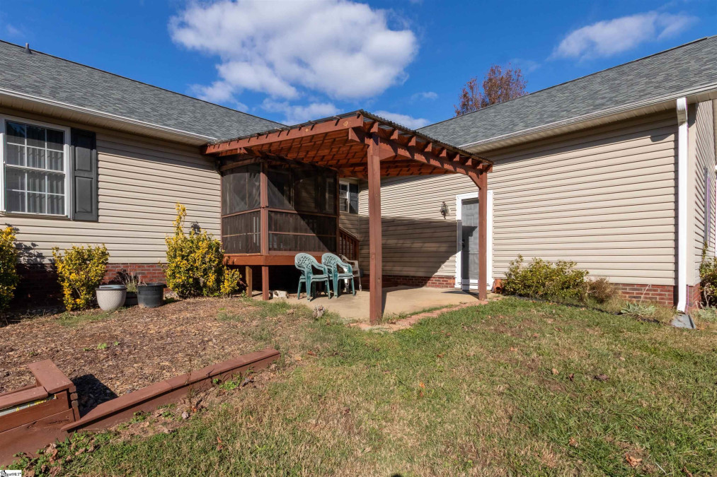 301 Cassidy S Campobello, SC 29322