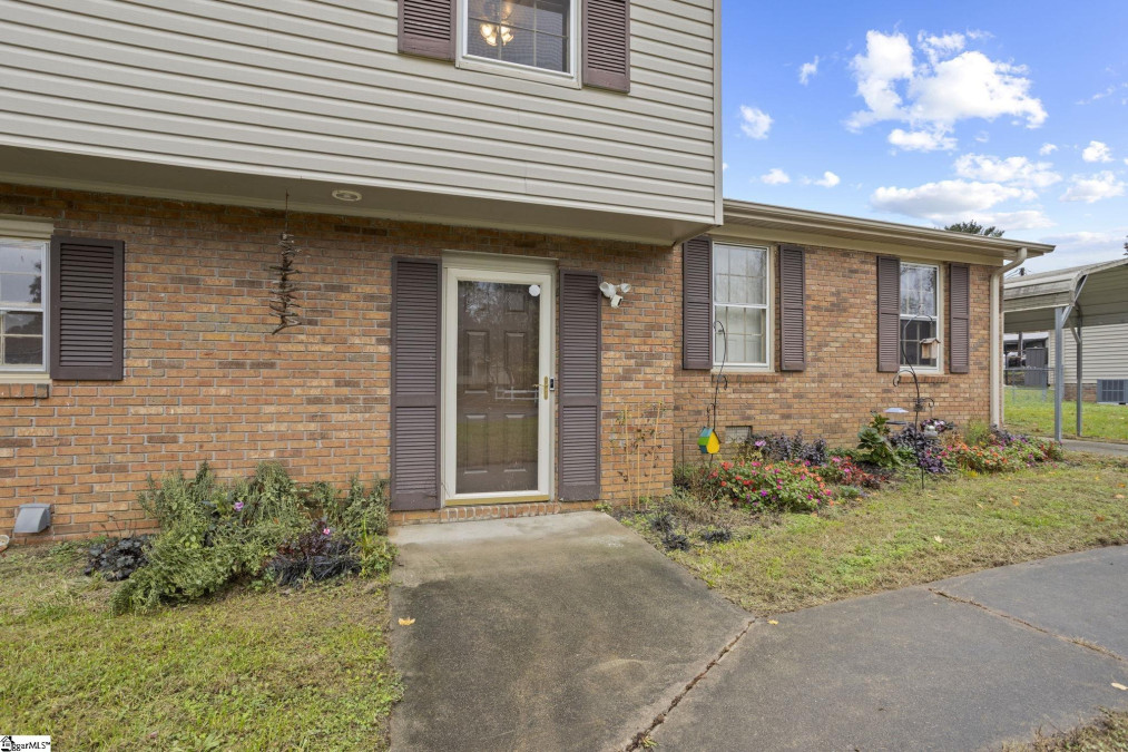 108 Beaverdale  Simpsonville, SC 29681-2101