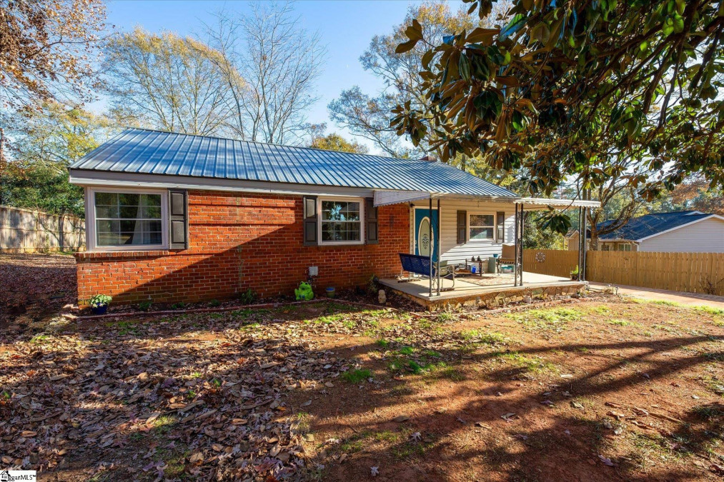 32 Ridgeway  Greenville, SC 29605