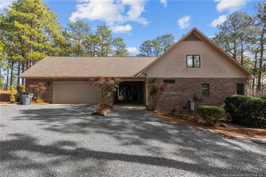 106 Rembert Ct West End, NC 27376