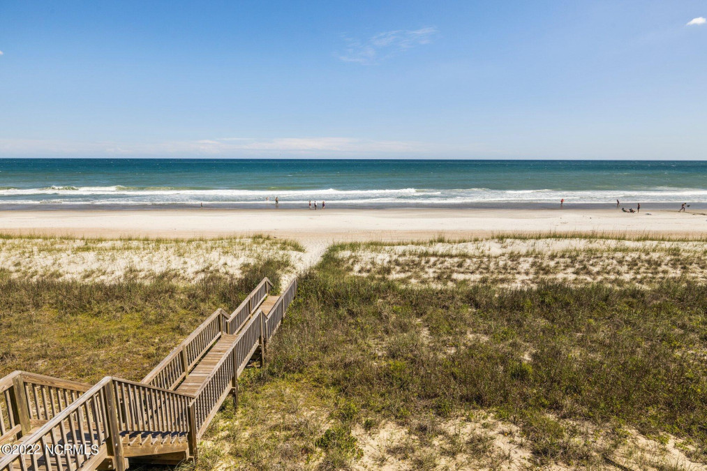 1711 Ocean Dr Emerald Isle, NC 28594