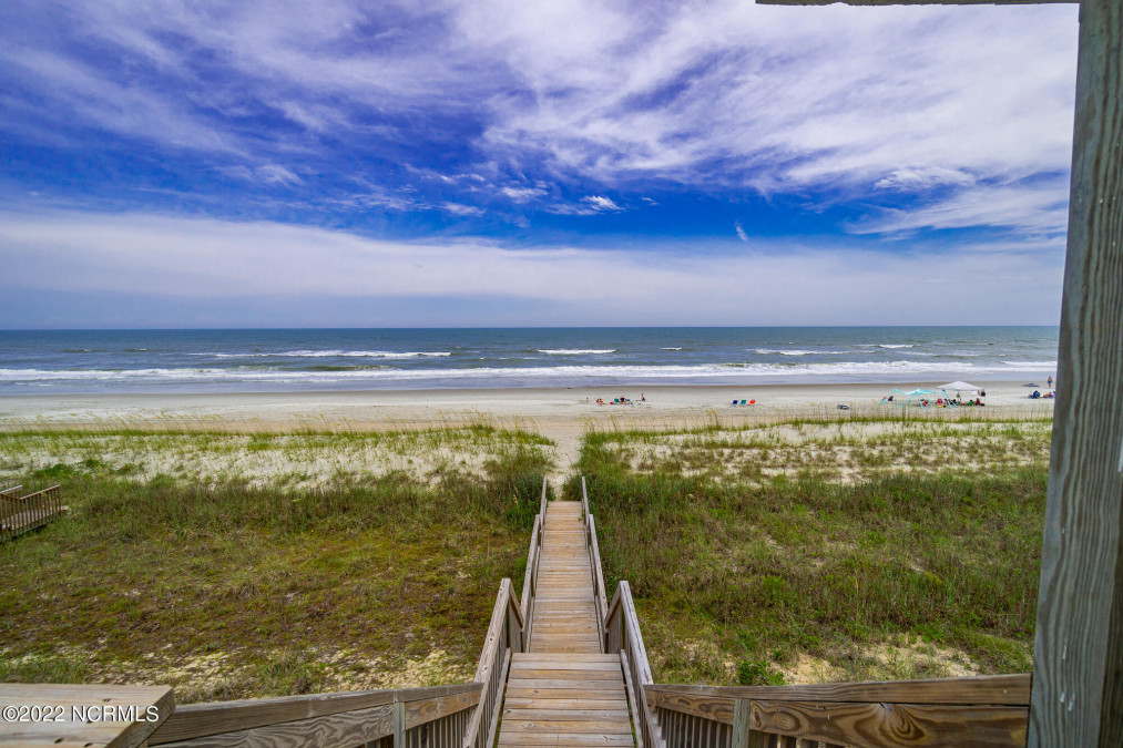 1711 Ocean Dr Emerald Isle, NC 28594