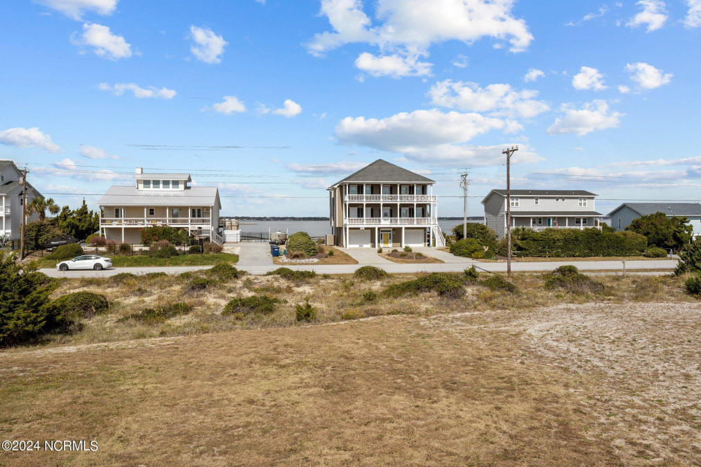 2110 Ocean Dr Emerald Isle, NC 28594