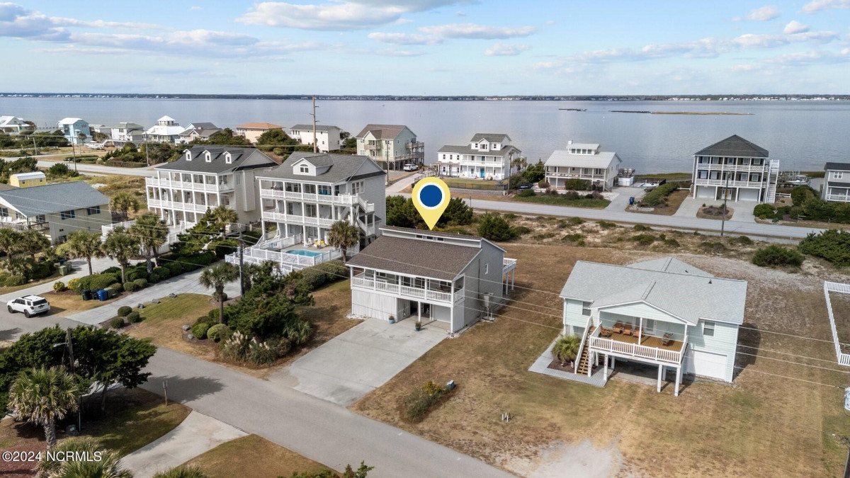 2110 Ocean Dr Emerald Isle, NC 28594