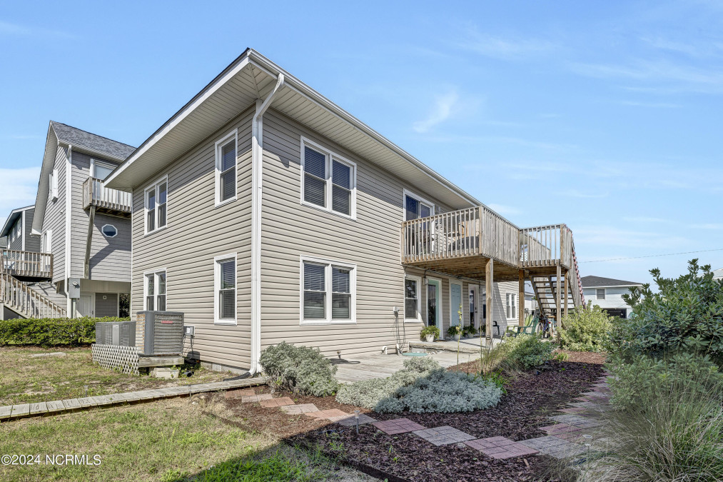 1008 Ocean Blvd Topsail Beach, NC 28445