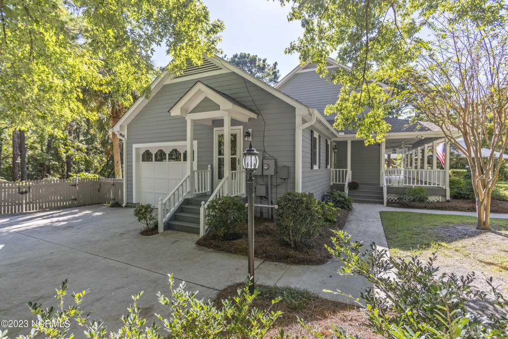 1008 Captain Adkins Dr Southport, NC 28461