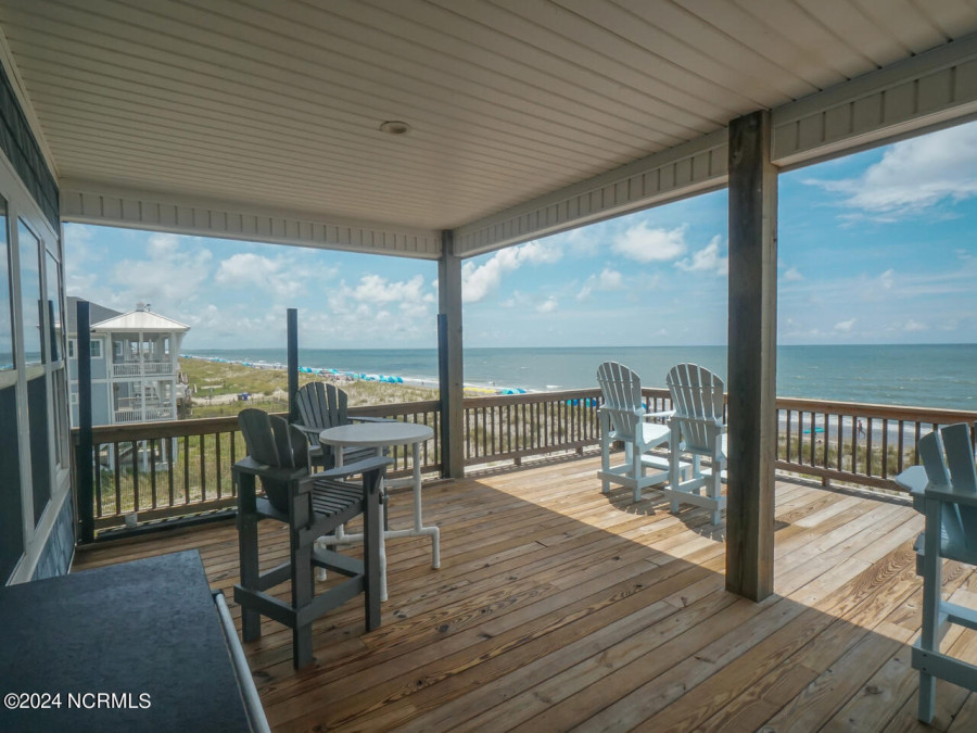 4619 Beach Dr Oak Island, NC 28465