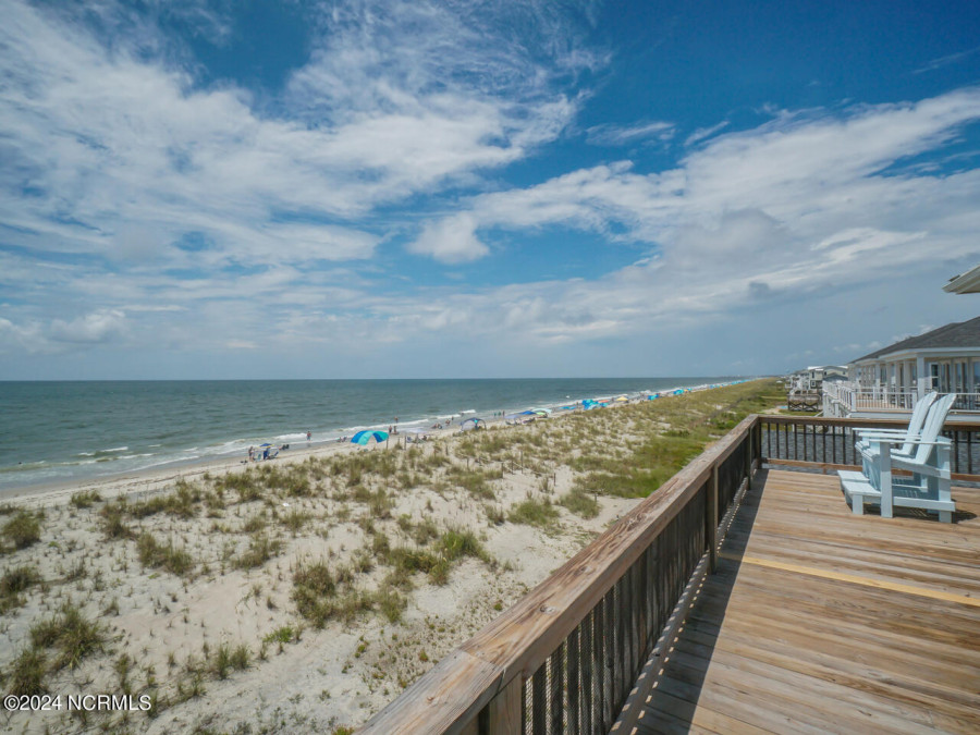 4619 Beach Dr Oak Island, NC 28465