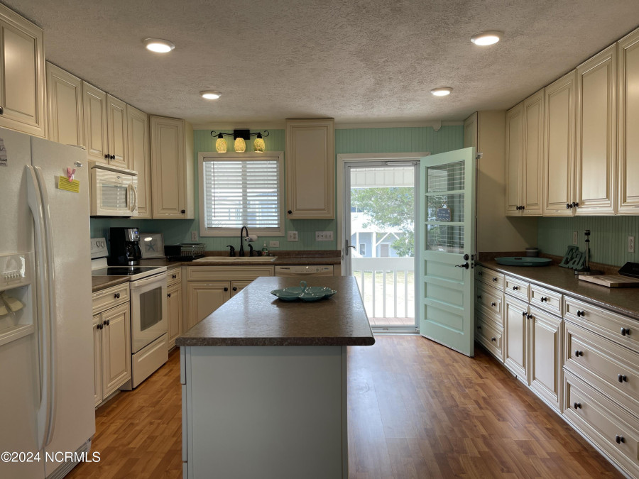 401 Dolphin St Sunset Beach, NC 28468