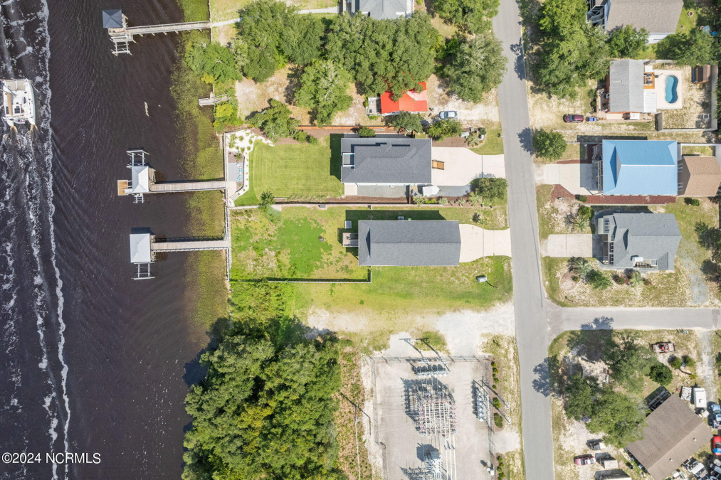 602 Yacht Dr Oak Island, NC 28465