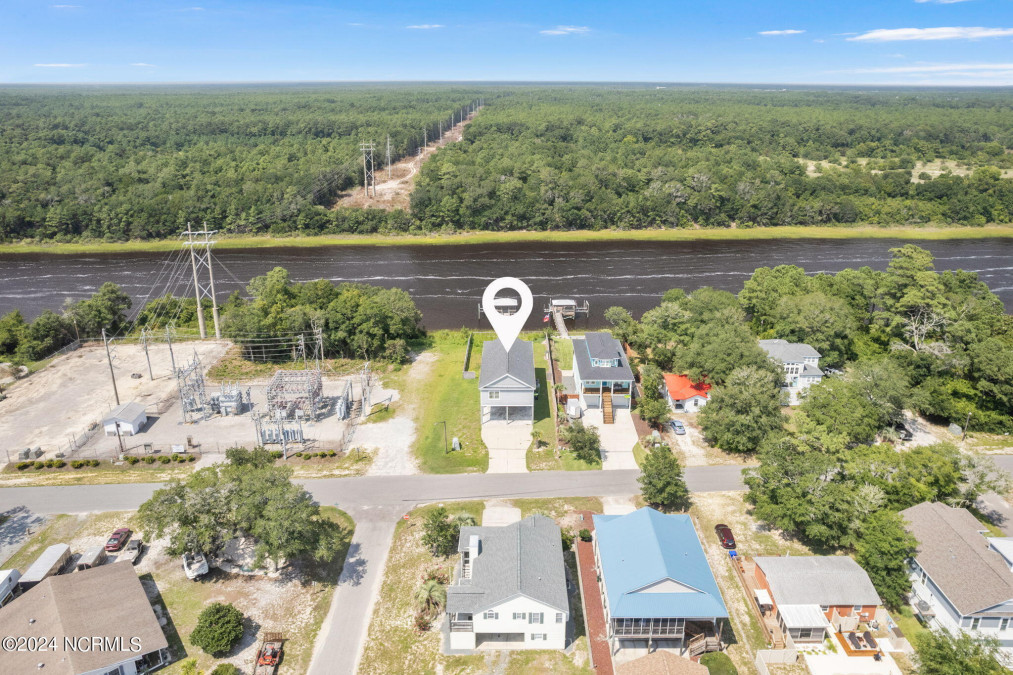 602 Yacht Dr Oak Island, NC 28465