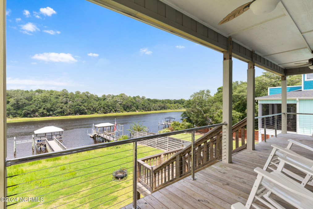 602 Yacht Dr Oak Island, NC 28465