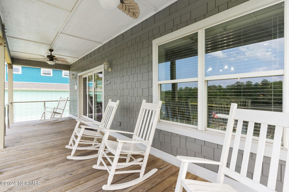 602 Yacht Dr Oak Island, NC 28465