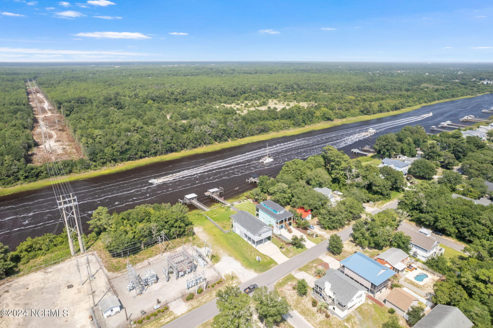 602 Yacht Dr Oak Island, NC 28465