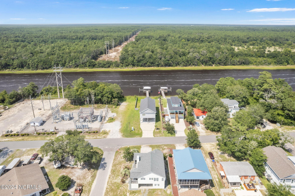 602 Yacht Dr Oak Island, NC 28465