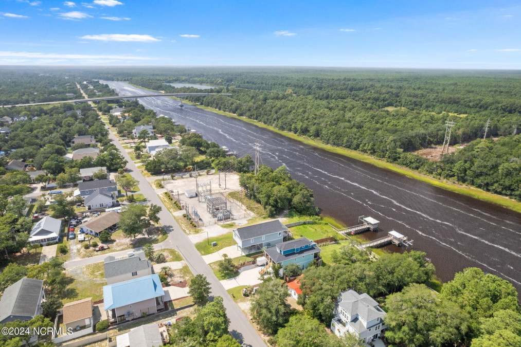 602 Yacht Dr Oak Island, NC 28465