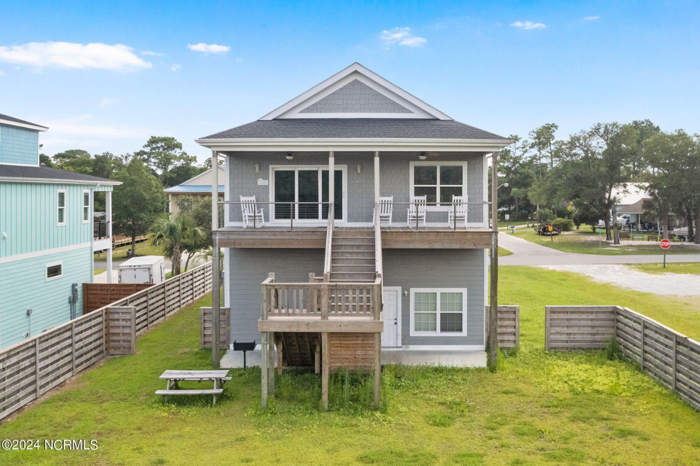 602 Yacht Dr Oak Island, NC 28465