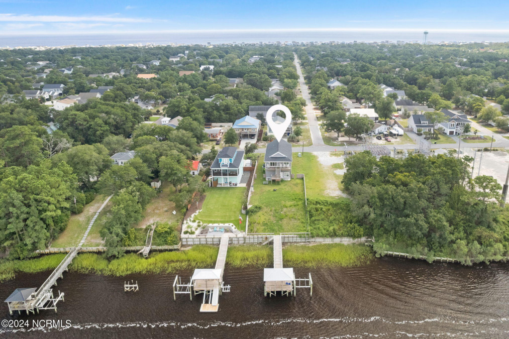 602 Yacht Dr Oak Island, NC 28465