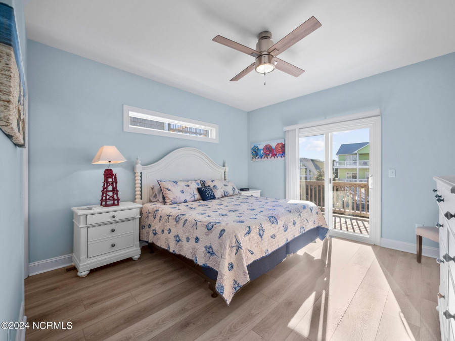 959 Tower Ct Topsail Beach, NC 28445