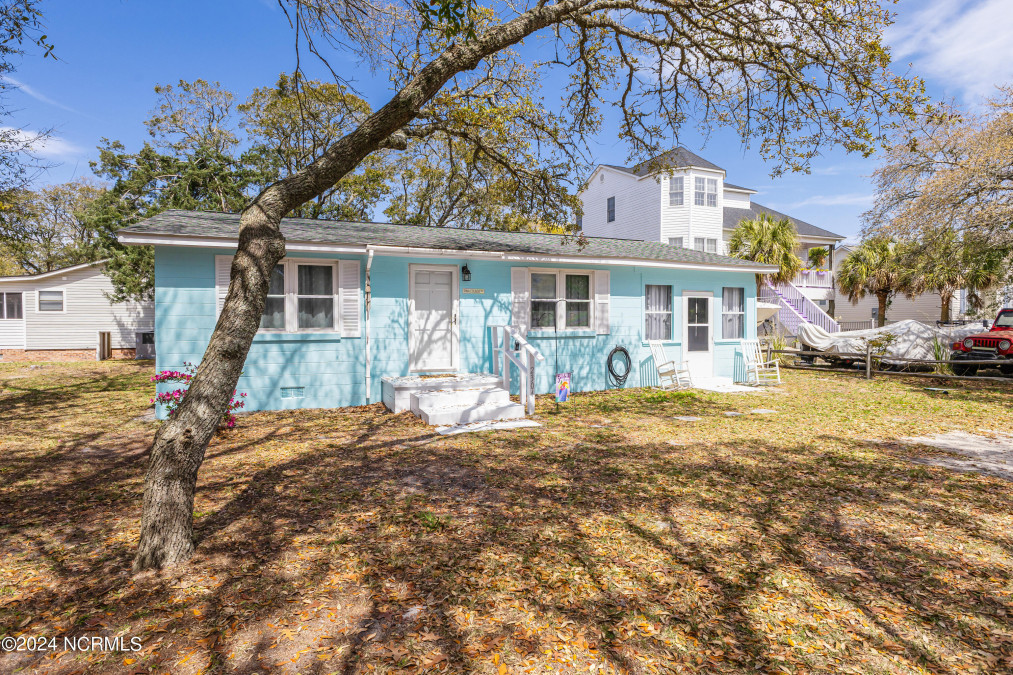 2304 Oak Island Dr Oak Island, NC 28465