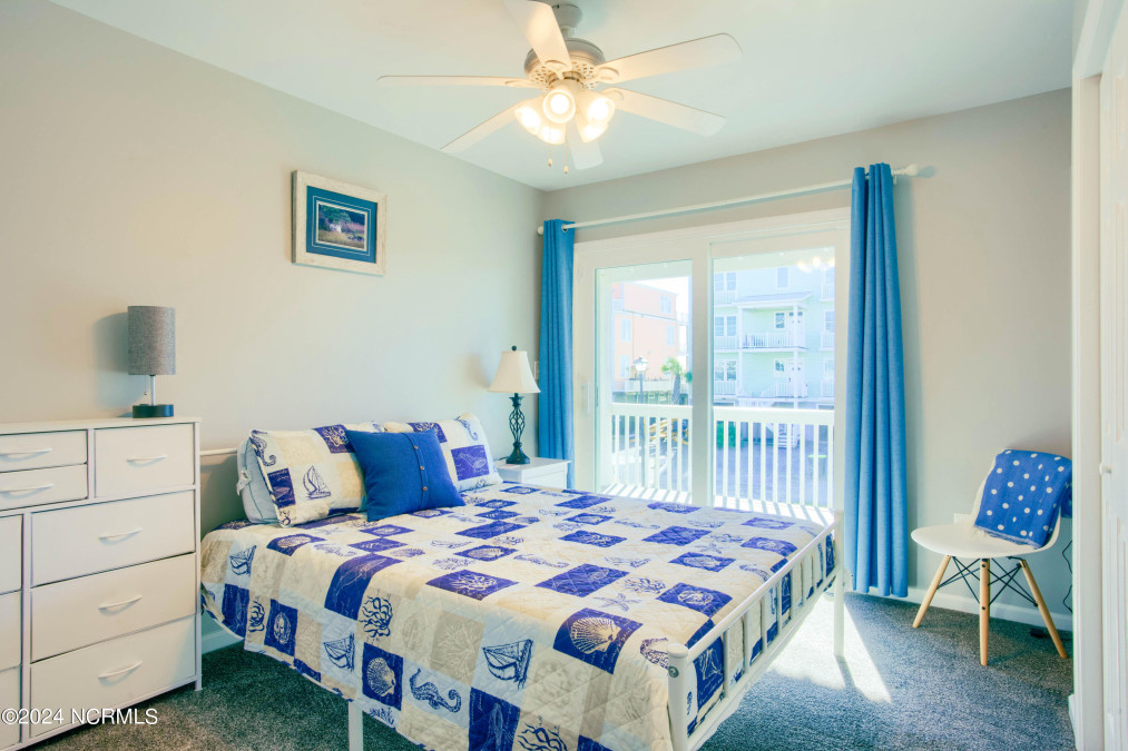 20 Porpoise Pl North Topsail Beach, NC 28460