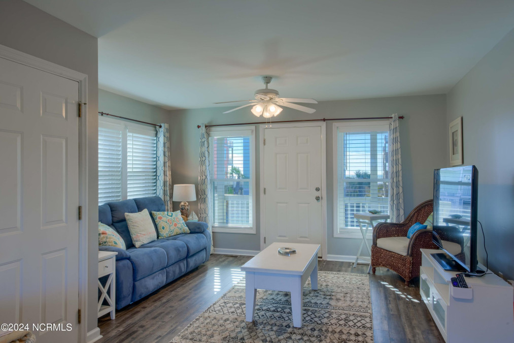 20 Porpoise Pl North Topsail Beach, NC 28460