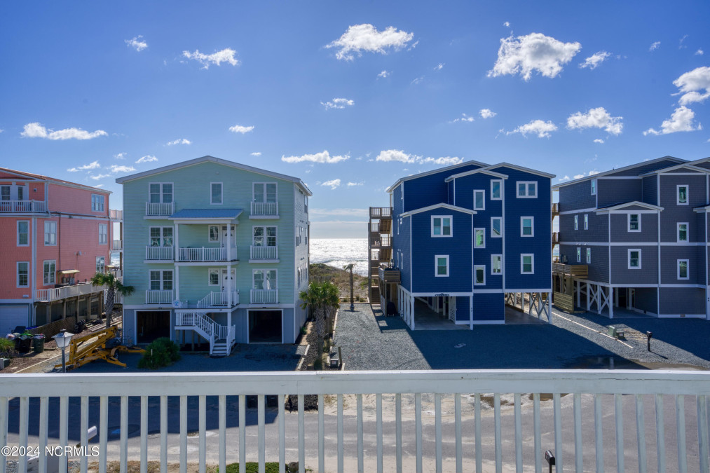 20 Porpoise Pl North Topsail Beach, NC 28460