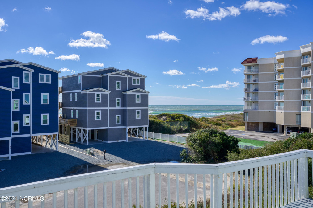 20 Porpoise Pl North Topsail Beach, NC 28460