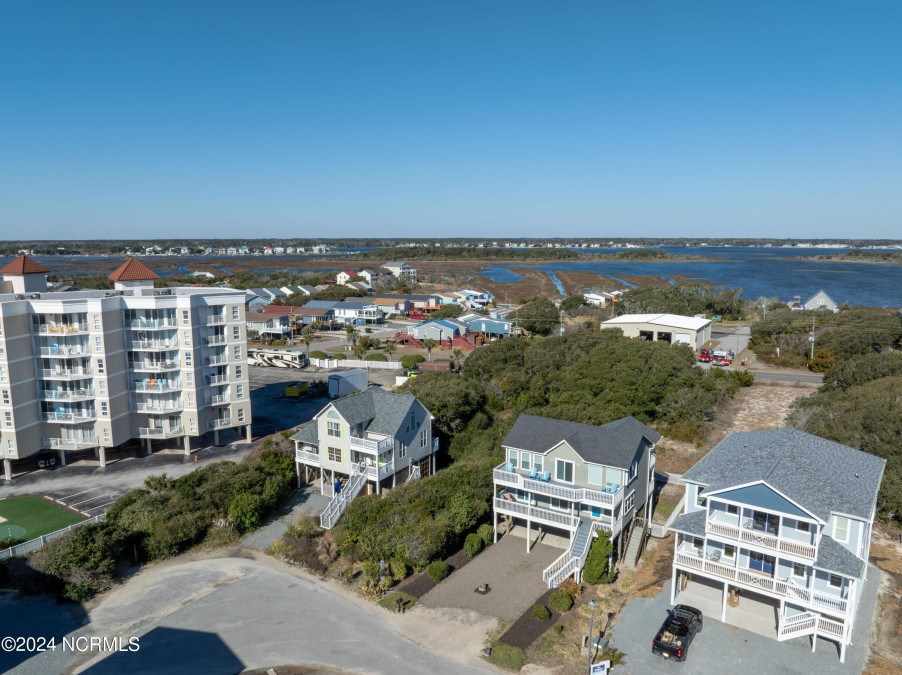 20 Porpoise Pl North Topsail Beach, NC 28460