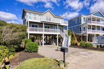 20 Porpoise Pl North Topsail Beach, NC 28460