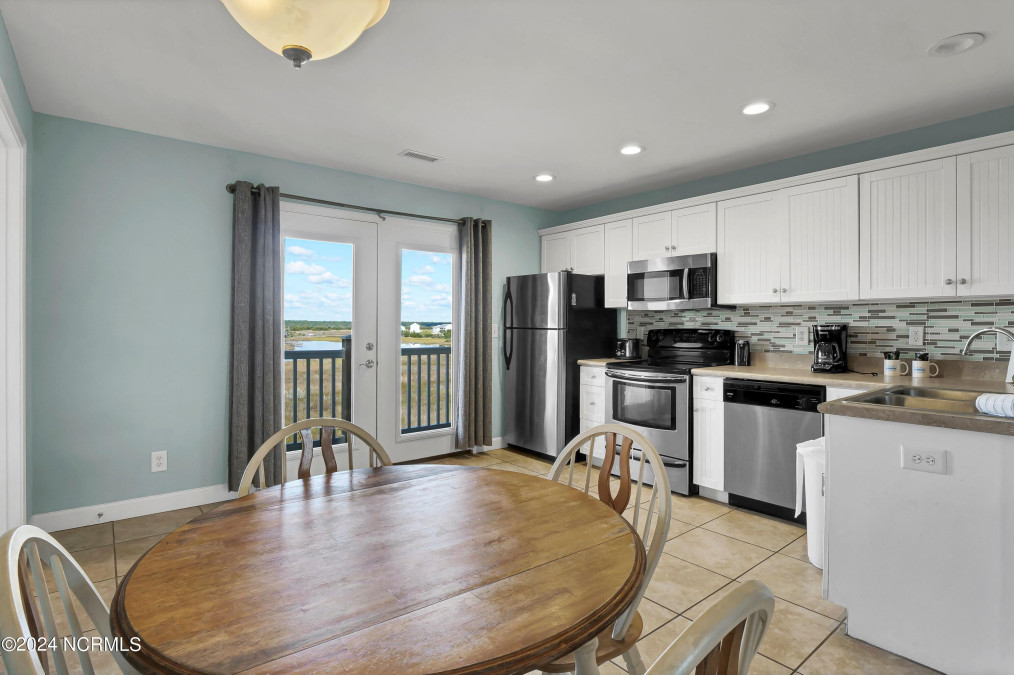 1505 New River Dr Surf City, NC 28445