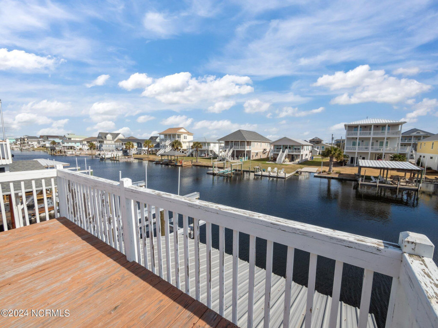 6020 6th St Surf City, NC 28445