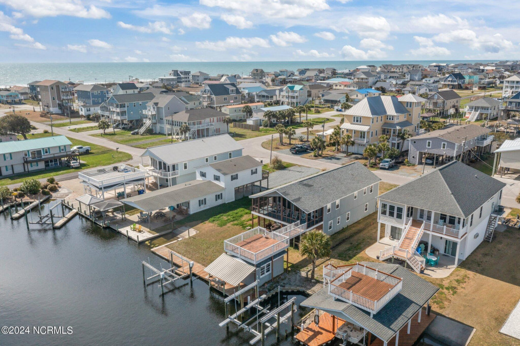 6020 6th St Surf City, NC 28445